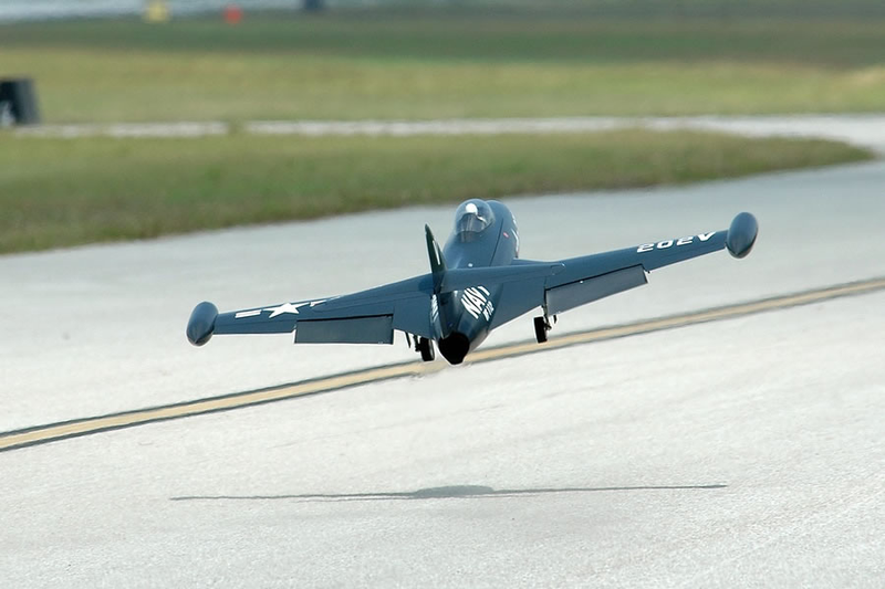 Illustration for article titled Top Gun 2008: Biggest RC Airplane Competition in the World
